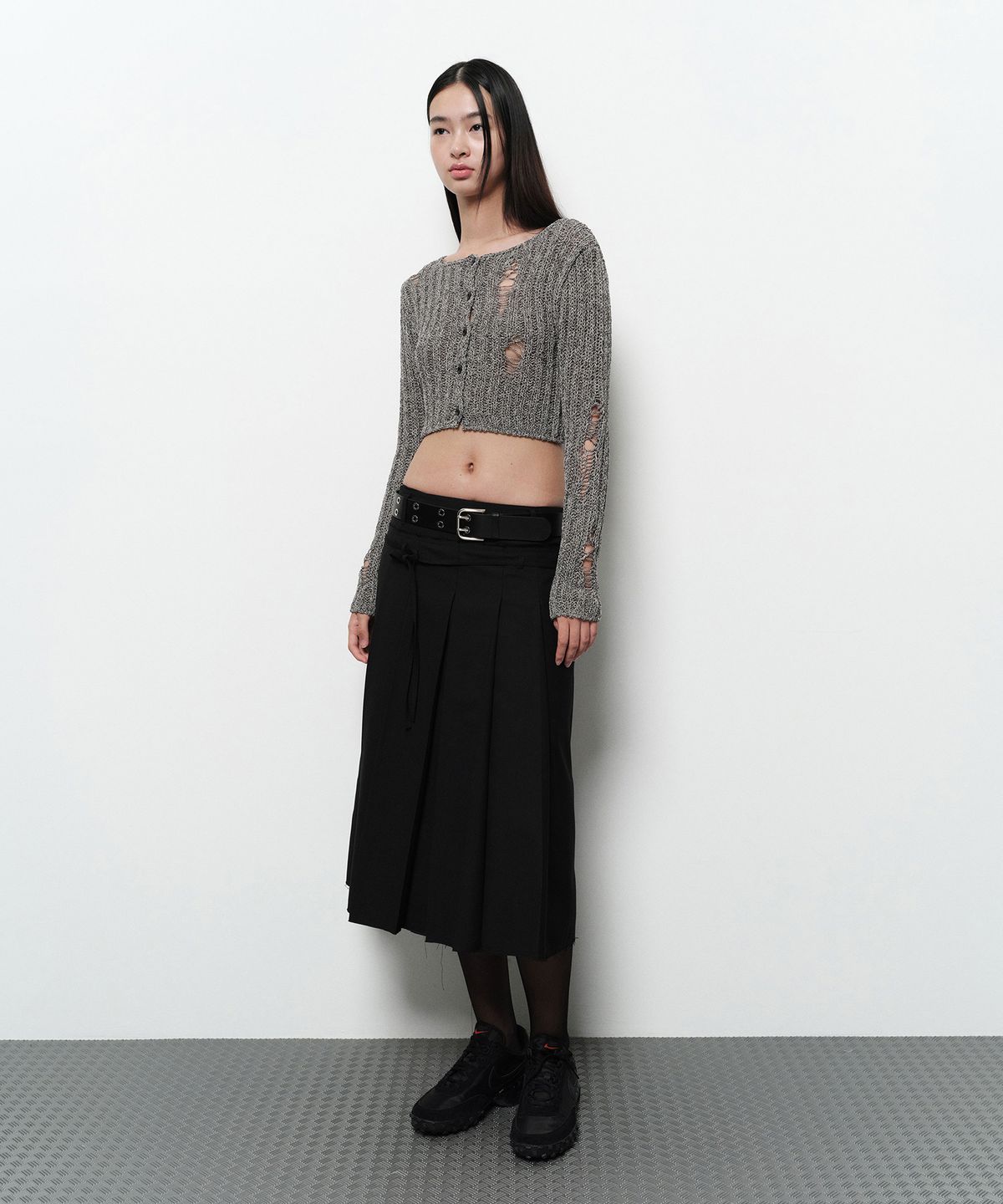다이애그널(DIAGONAL) DAMAGE CROP CARDIGAN (black)