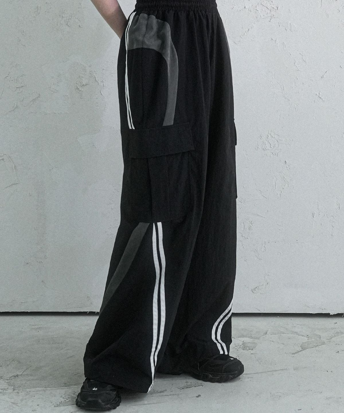 어반드레스(AVANDRESS) Brows Pocket Nylon Pants - 4COL