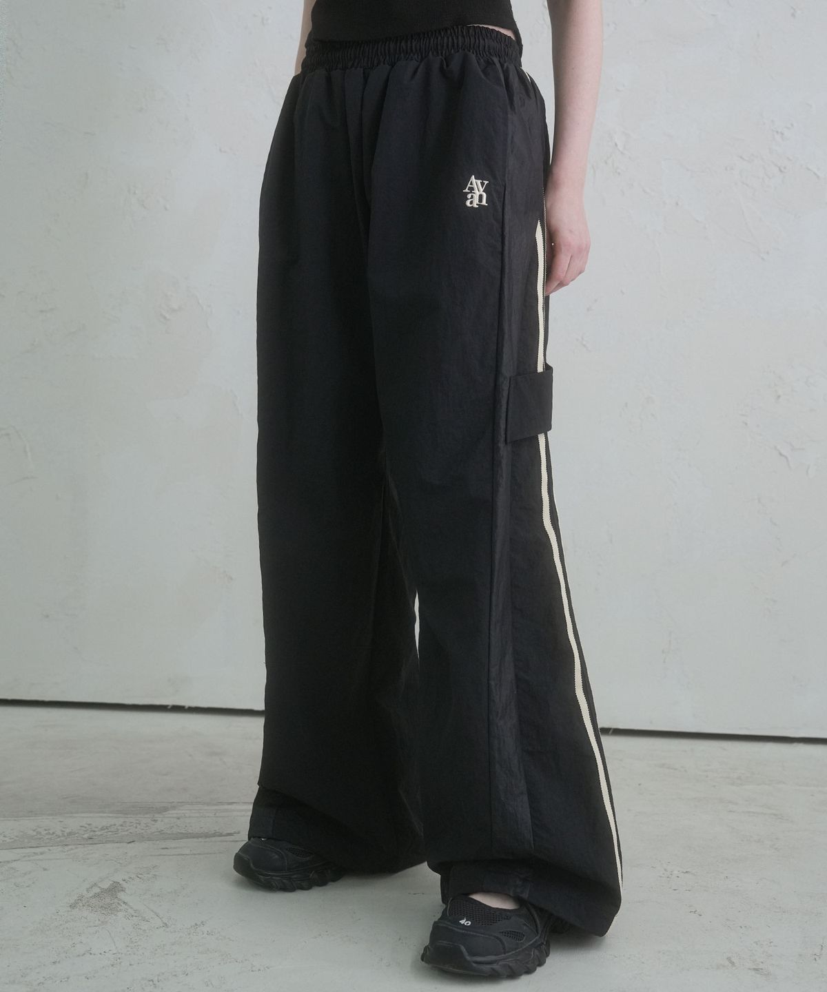 어반드레스(AVANDRESS) Local Nylon Pants - 2COL