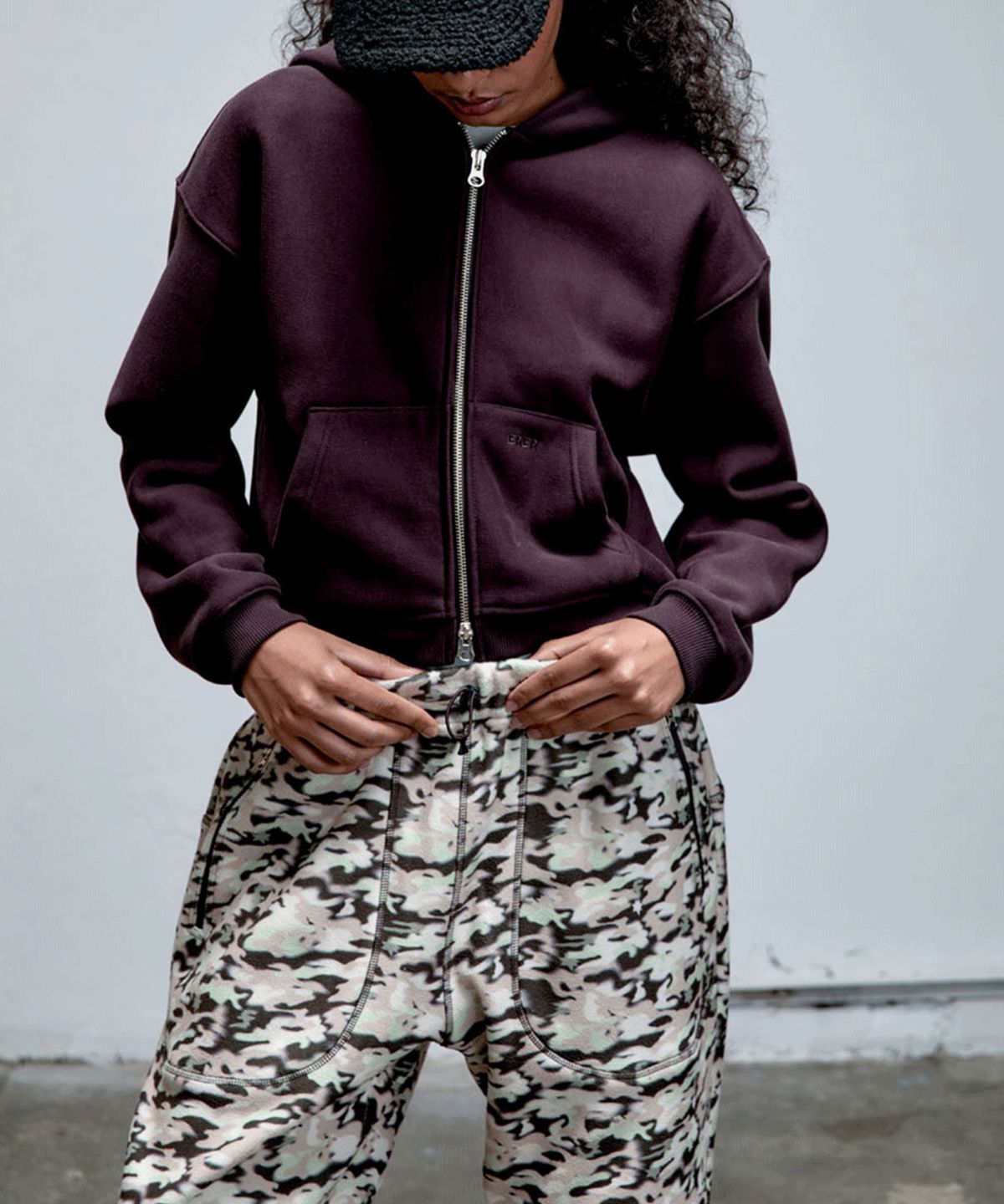 에르에르(ERER) Camouflage Fleece Pants Tan