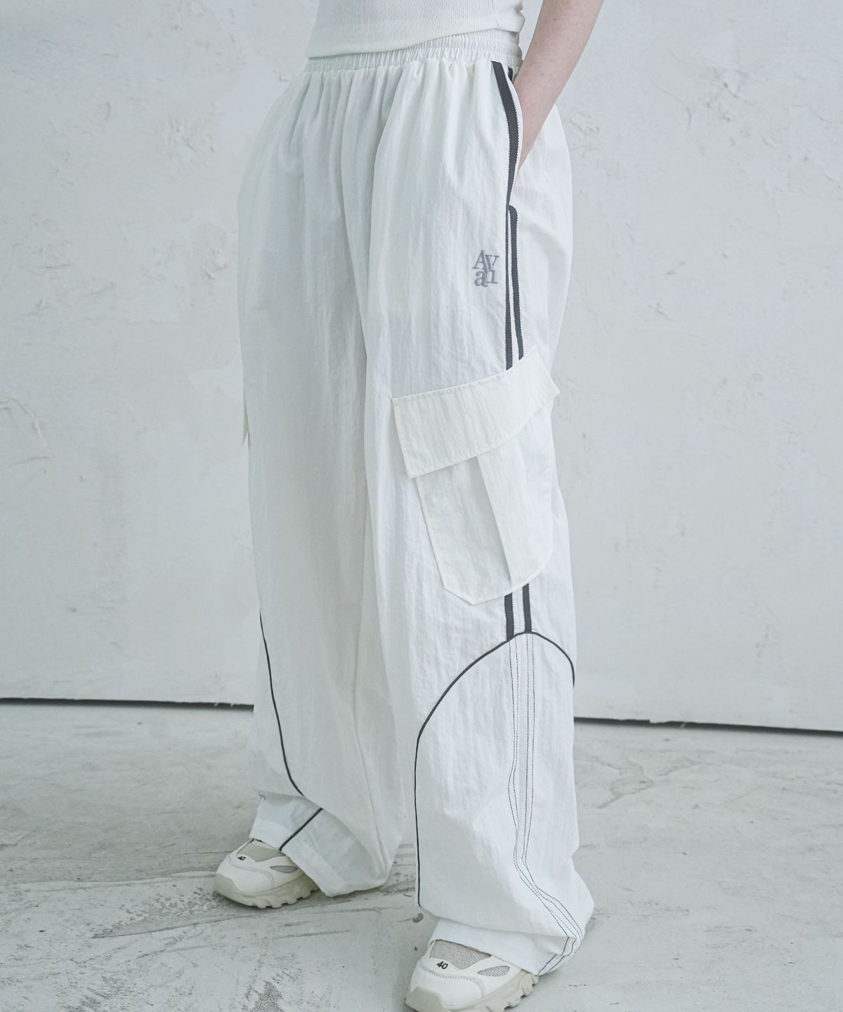 어반드레스(AVANDRESS) Stitch Track Nylon Pants - 4COL