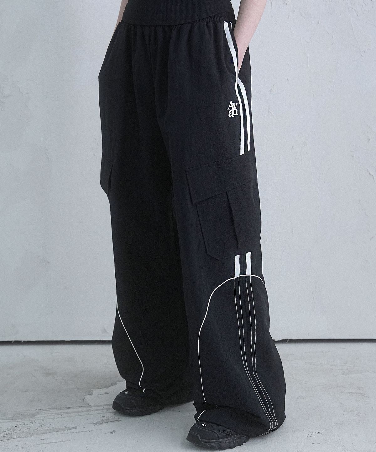 어반드레스(AVANDRESS) Stitch Track Nylon Pants - 4COL