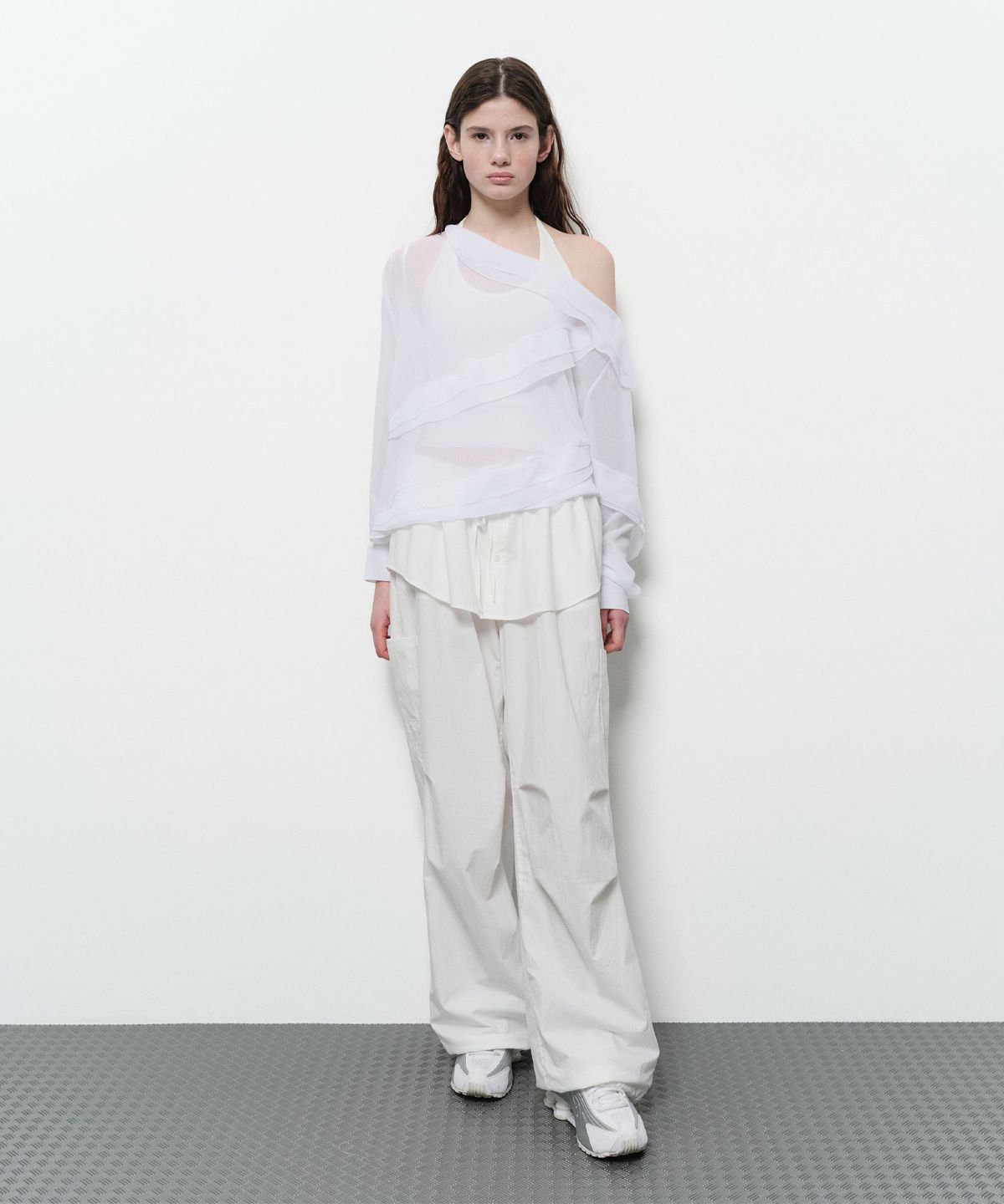 다이애그널(DIAGONAL) RUFFLE OFF SHOULDER BLOUSE (ivory)