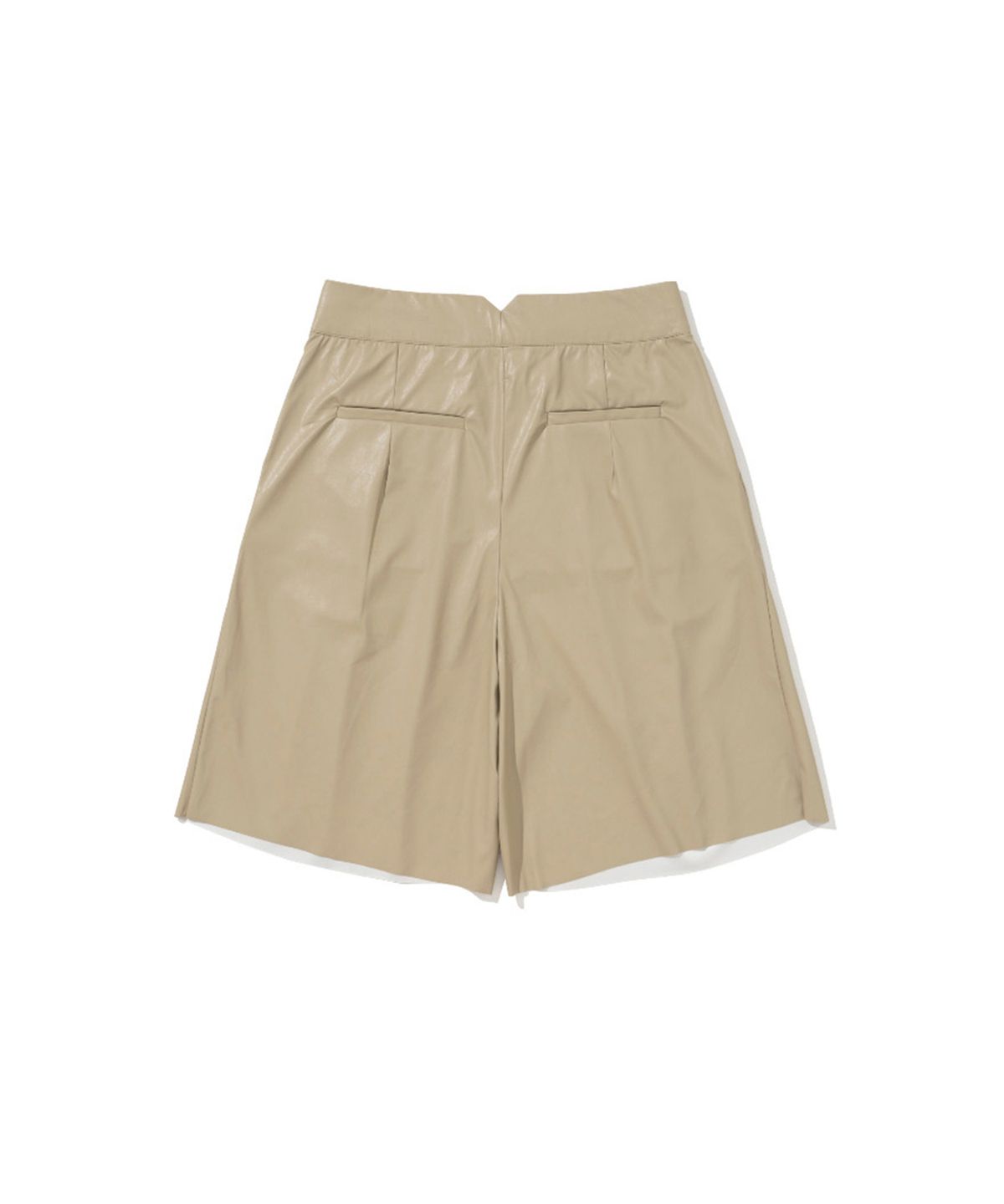 에르에르(ERER) Box-Pleat Faux Leather Shorts Beige