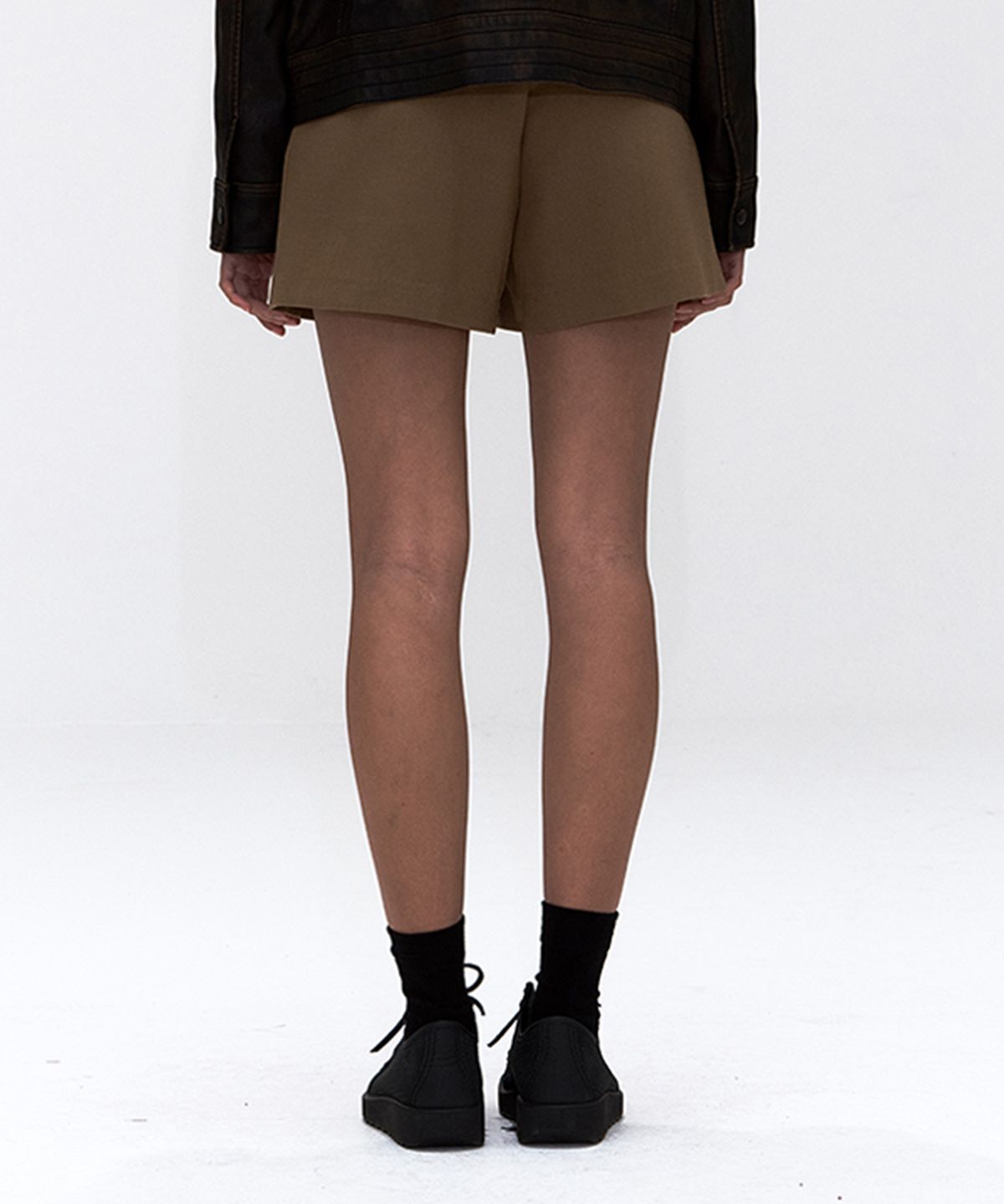 에르에르(ERER) Bootcut Dress Shorts Camel
