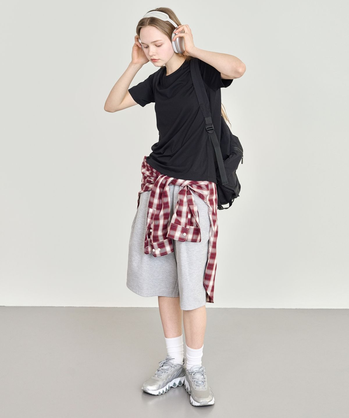 베이직하우스(BASIC HOUSE) 여성 모달 스판 크루넥 레귤러핏 반팔티셔츠 블랙