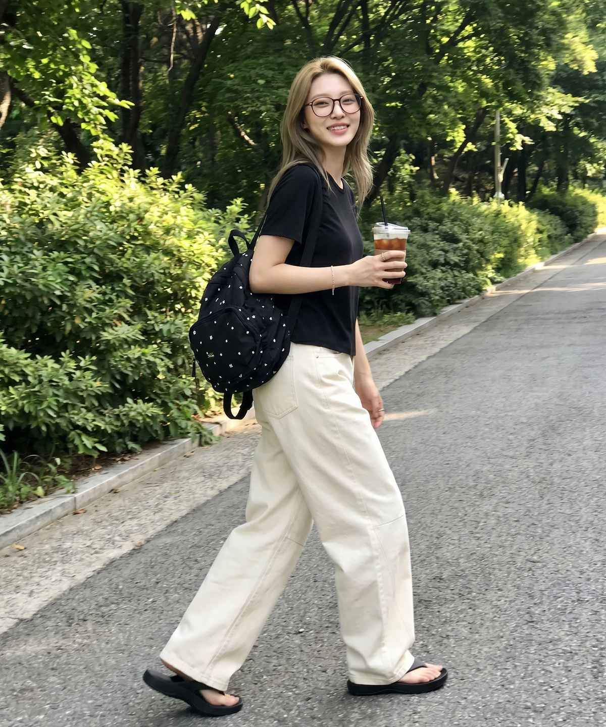 베이직하우스(BASIC HOUSE) 여성 모달 스판 크루넥 레귤러핏 반팔티셔츠 블랙