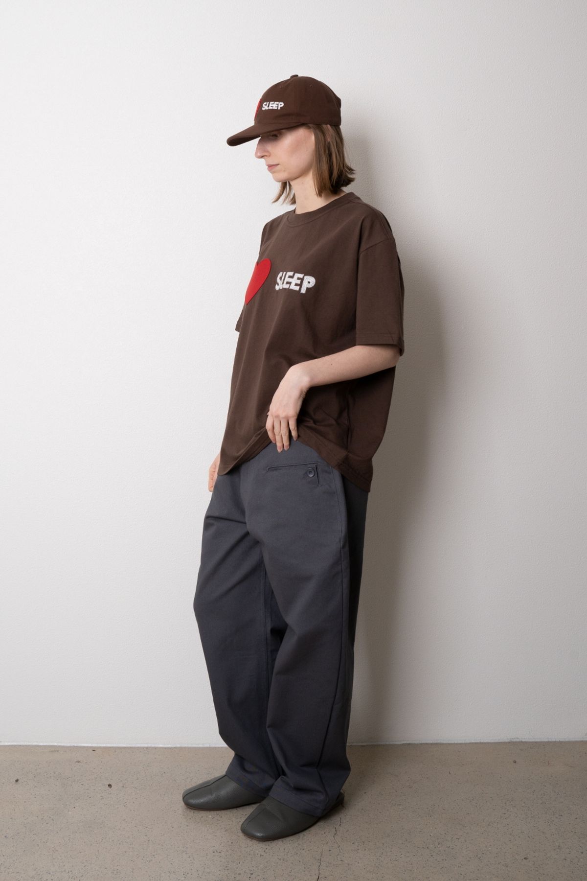 니드슬립(NEED SLEEP) curved button pants [charcoal]