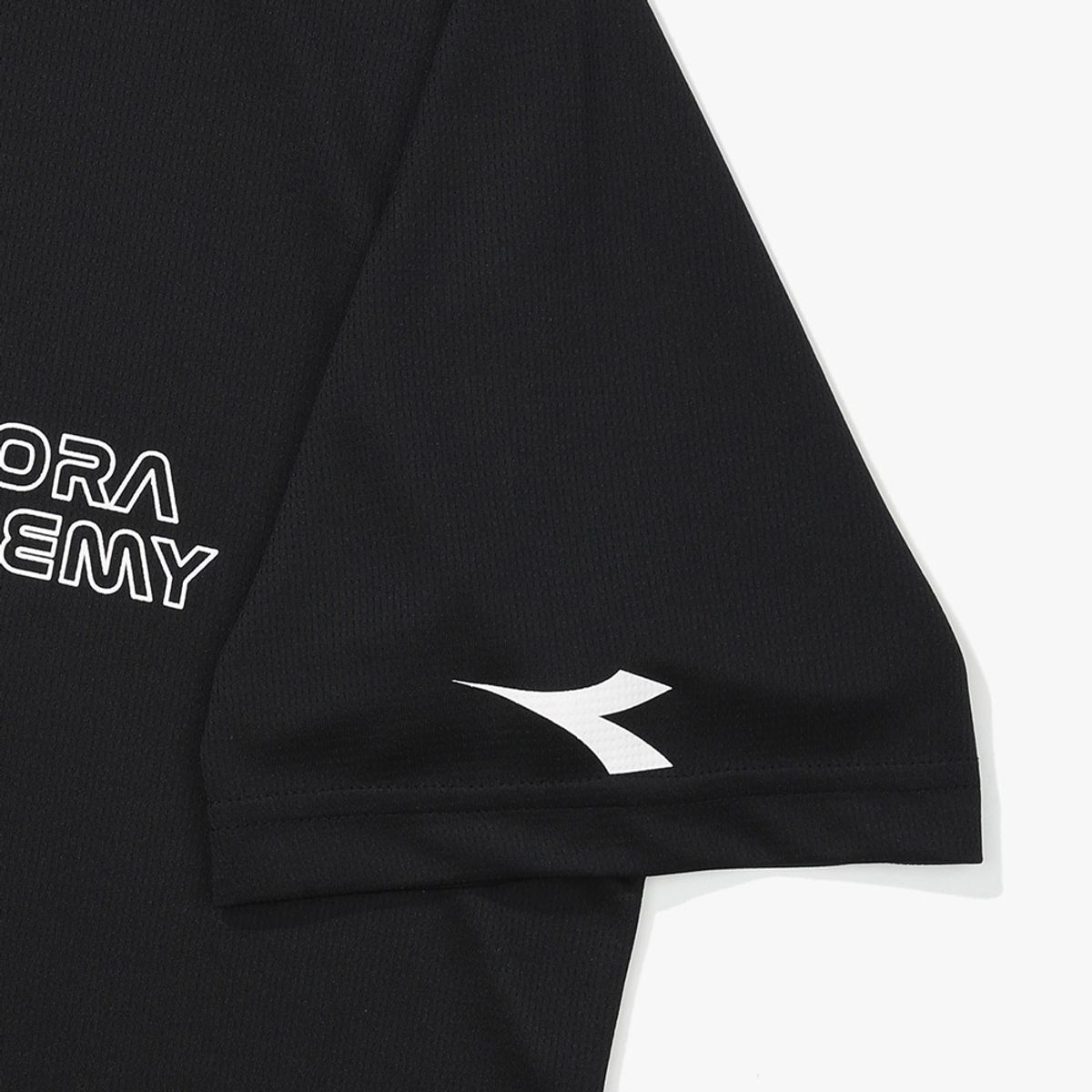 디아도라(diadora) 테크니컬 윙 테니스 반팔 티셔츠 BLACK