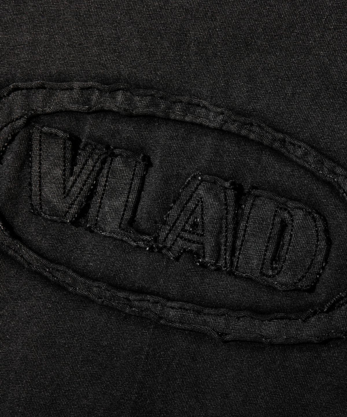 디미트리블랙(DIMITRI BLACK) VLAD 컷오프 아플리케 반팔 티셔츠_빈티지 블랙