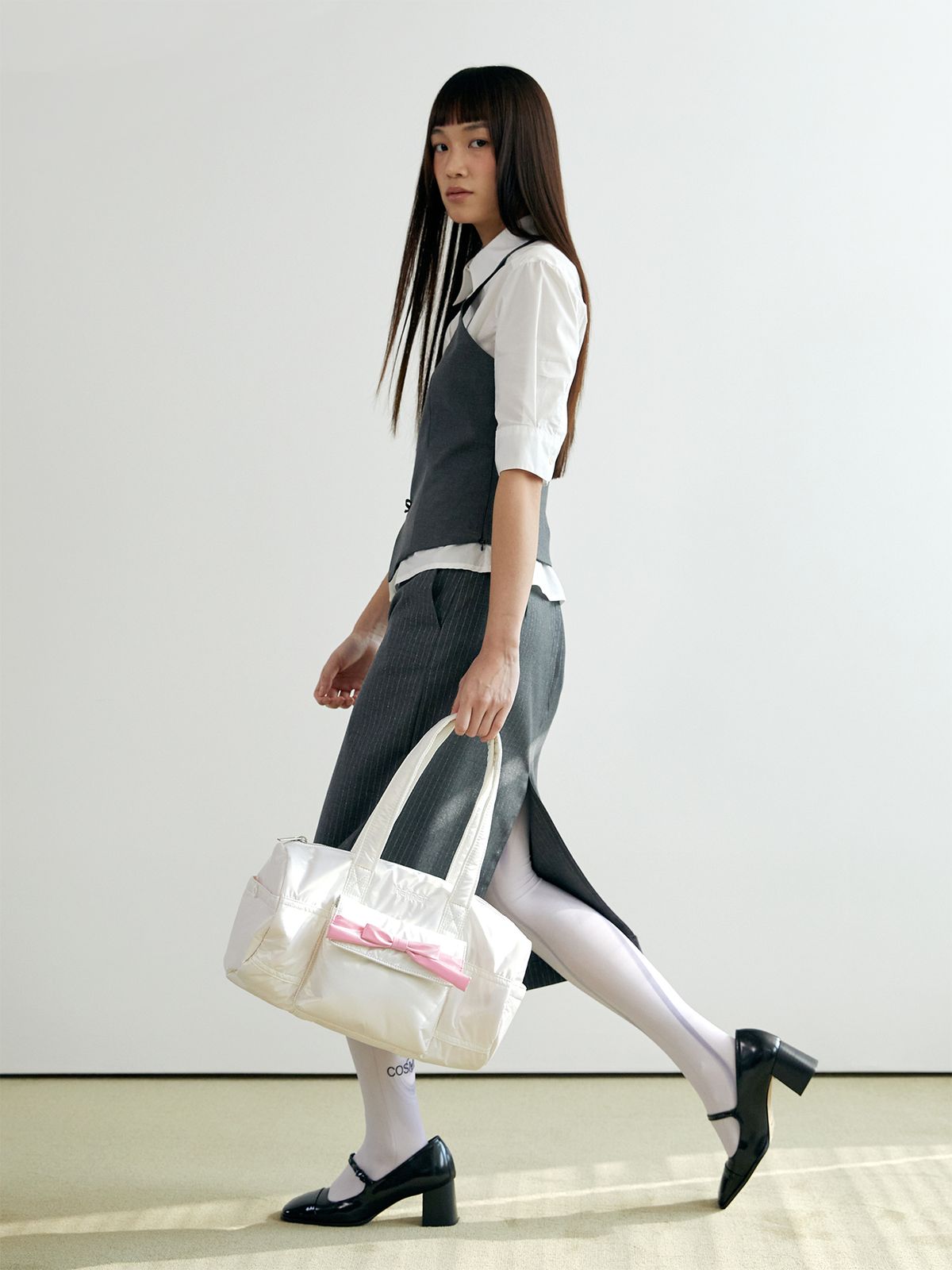 네프네프(NEFNEF) glossy ribbon duffle bag_white