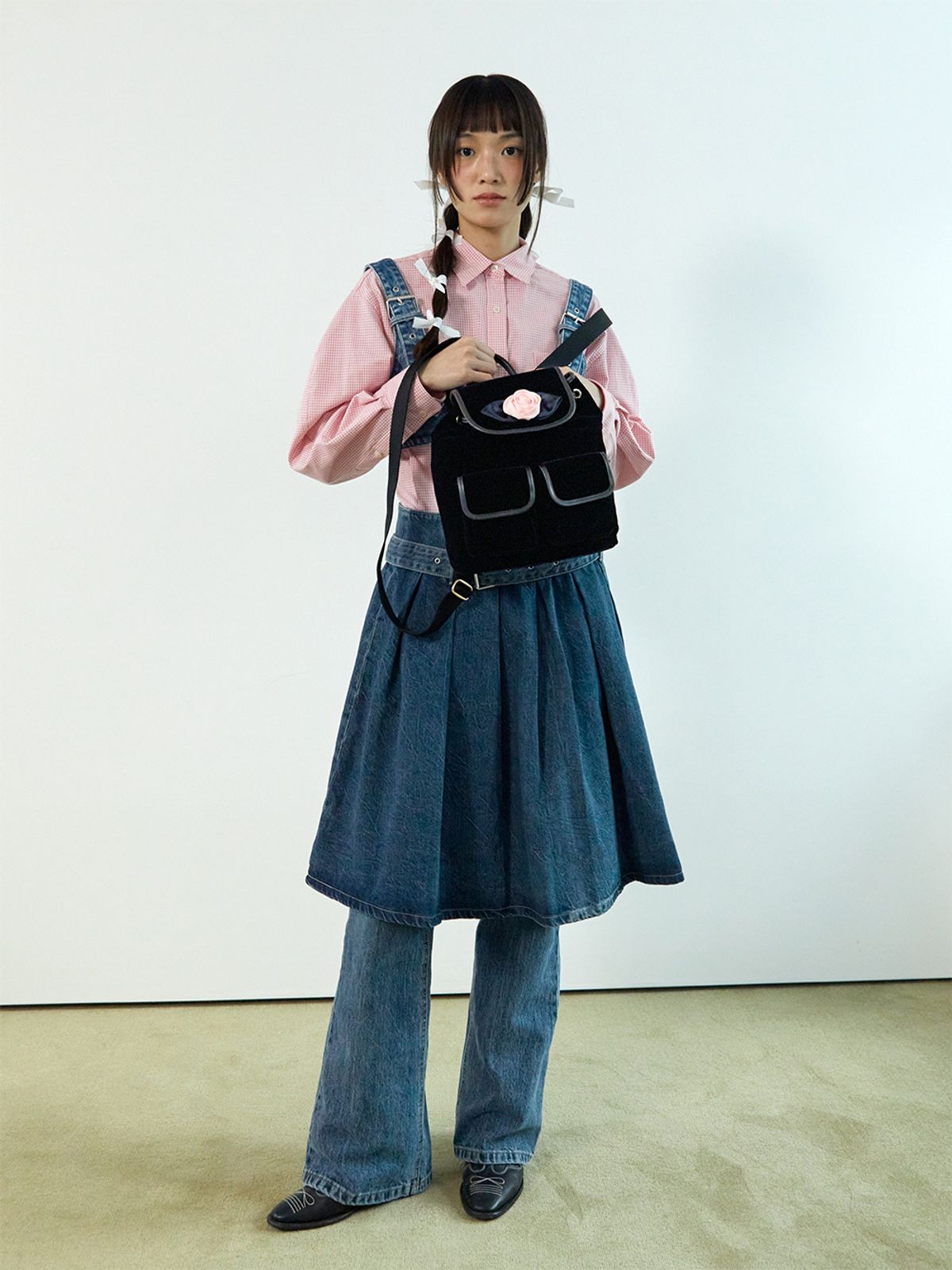 네프네프(NEFNEF) velvet rose corsage backpack_pink