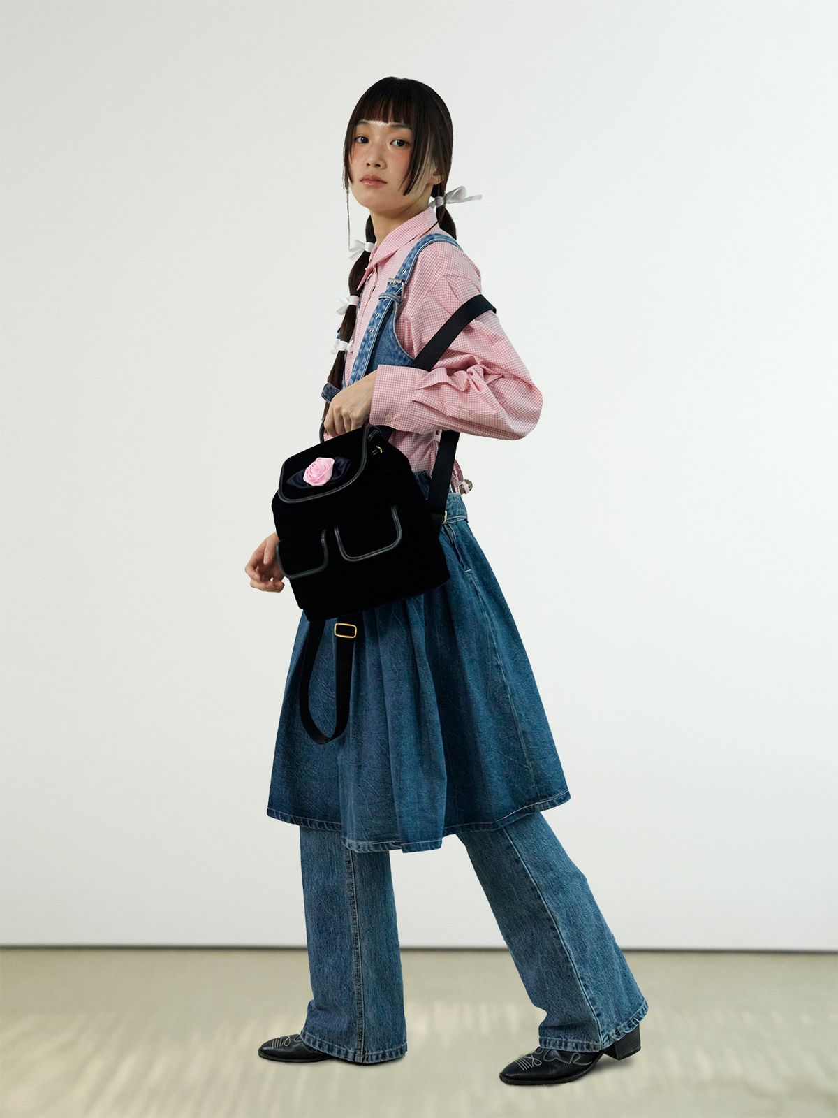 네프네프(NEFNEF) velvet rose corsage backpack_pink