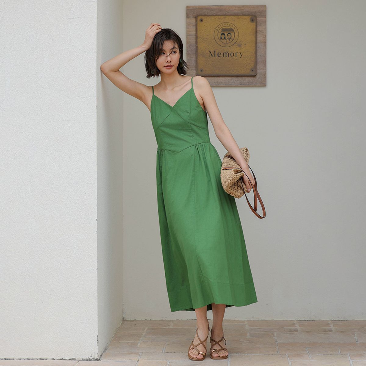 랭썬(LANGSON) LS_Green v-neck slip dress