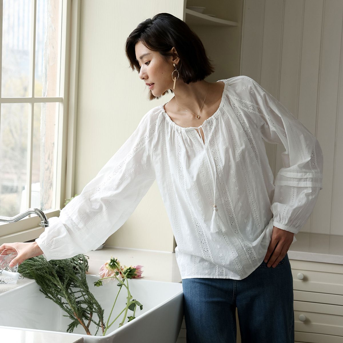 랭썬(LANGSON) LS_Hook flower lantern sleeve top