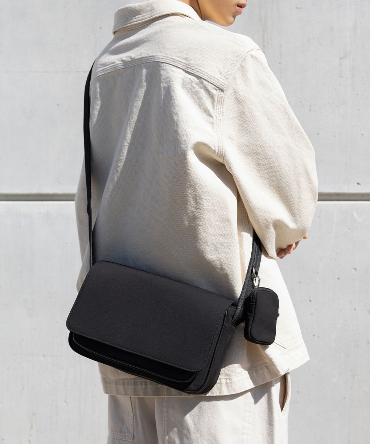매드고트(MADGOAT) 캔버스 플랩 포켓 크로스백_블랙