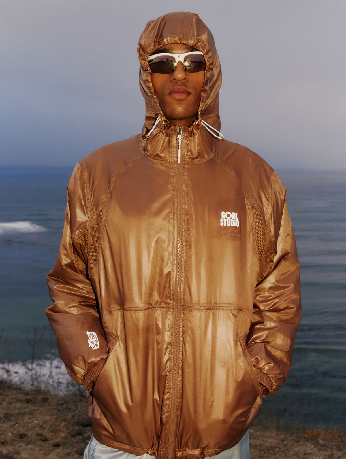 골스튜디오(GOALSTUDIO) GLOSSY HOODED LIGHTWEIGHT JACKET-BROWN