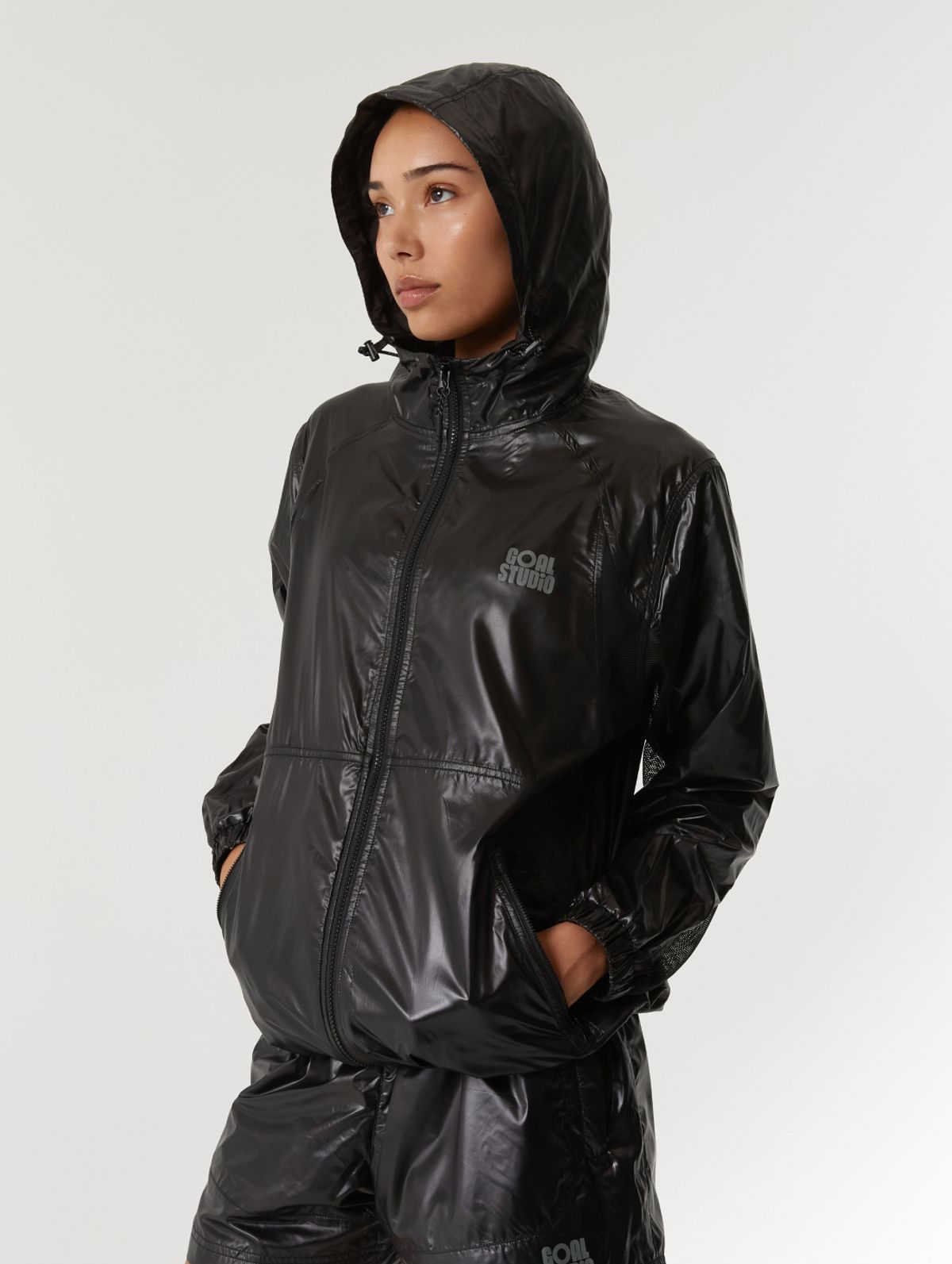 골스튜디오(GOALSTUDIO) GLOSSY HOODED LIGHTWEIGHT JACKET-BLACK