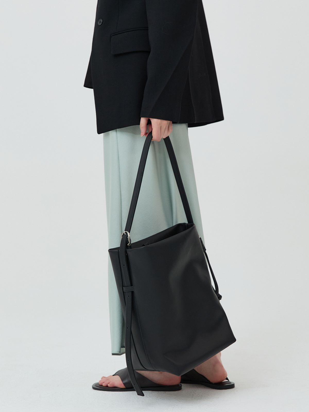 던팩토리(DAWN FACTORY) BUTLER BAG COW LEATHER BLACK 버틀러백 소가죽 블랙