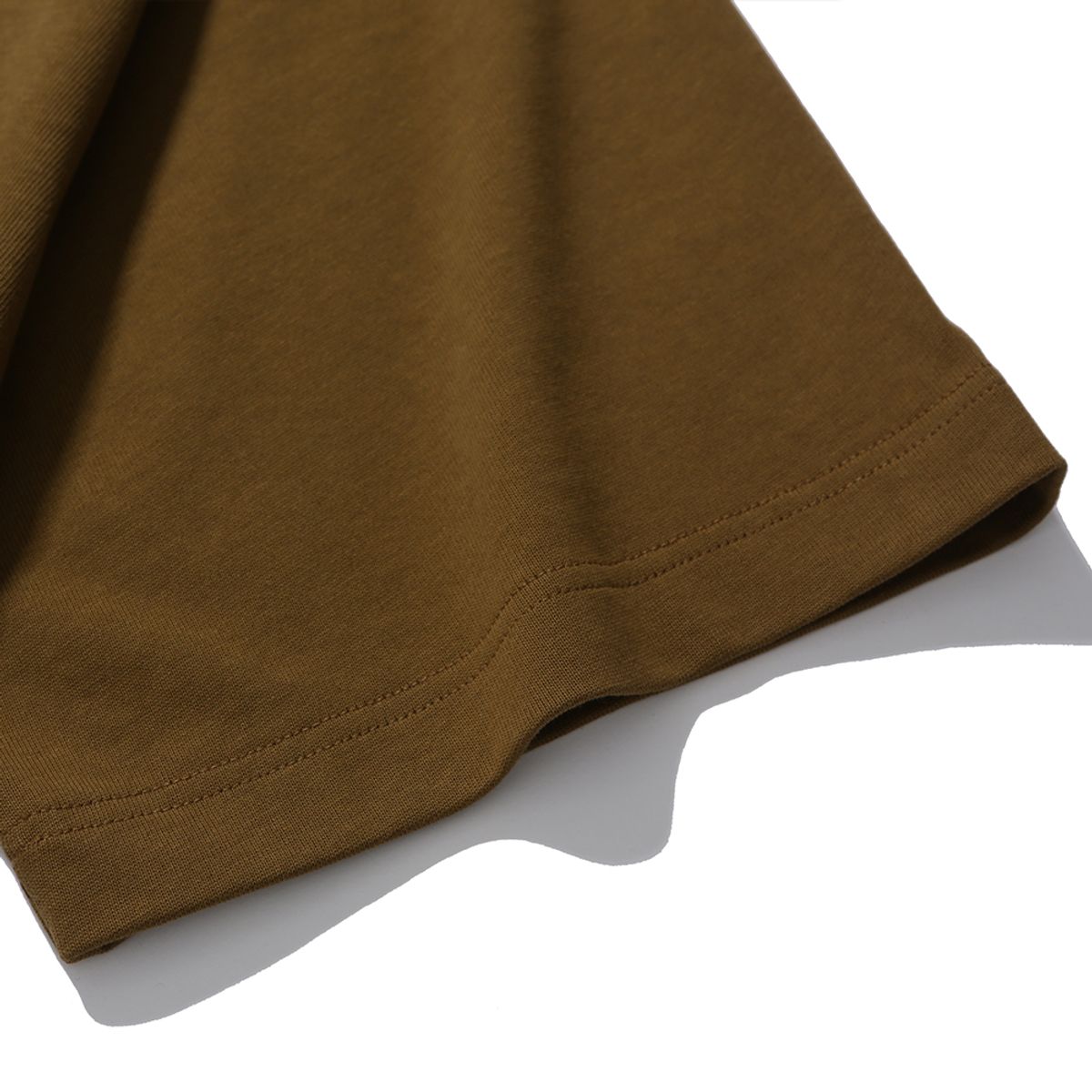 모이프(MOIF) [SS25] MAGAZINE POCKET H/S TEE / COYOTE TAN