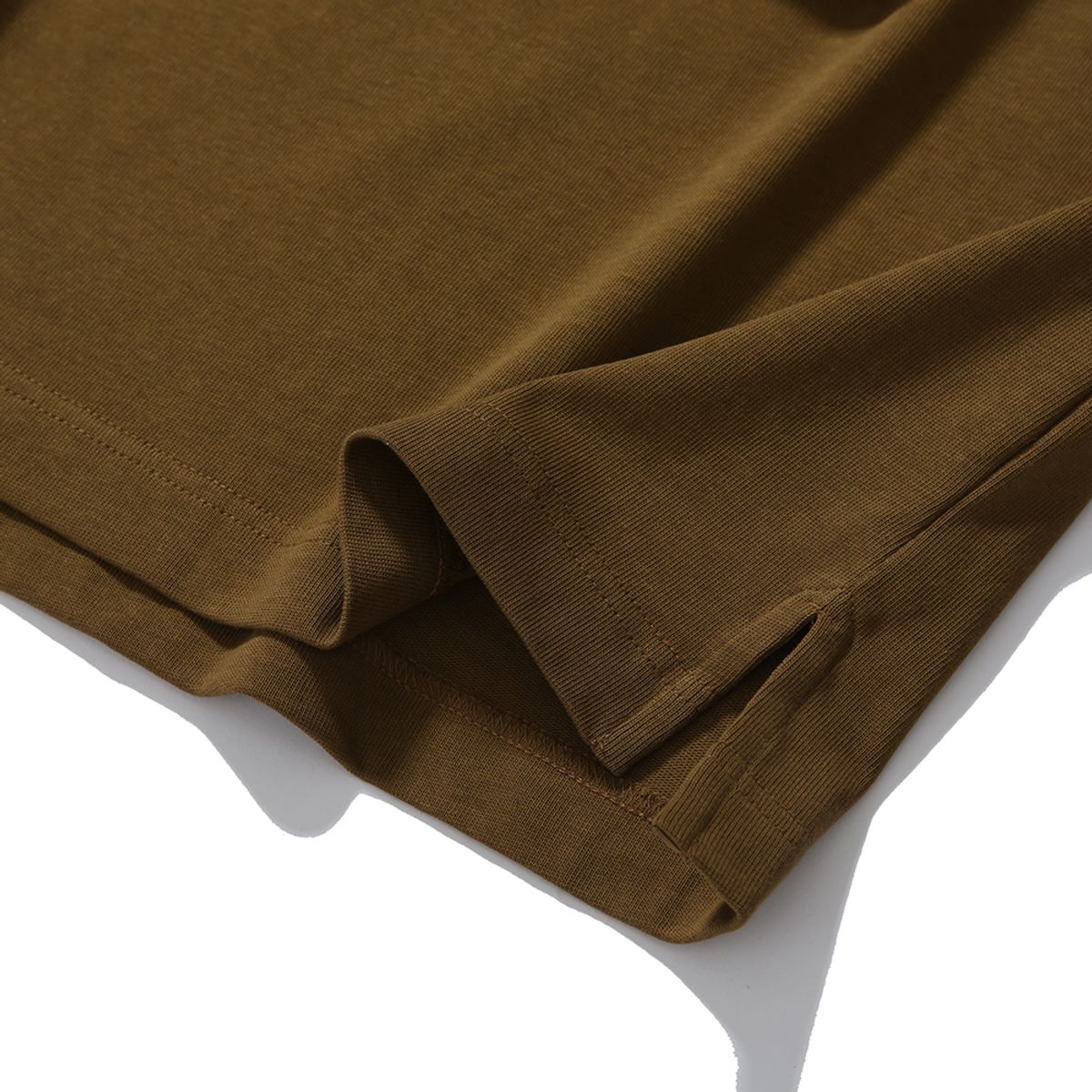 모이프(MOIF) [SS25] MAGAZINE POCKET H/S TEE / COYOTE TAN