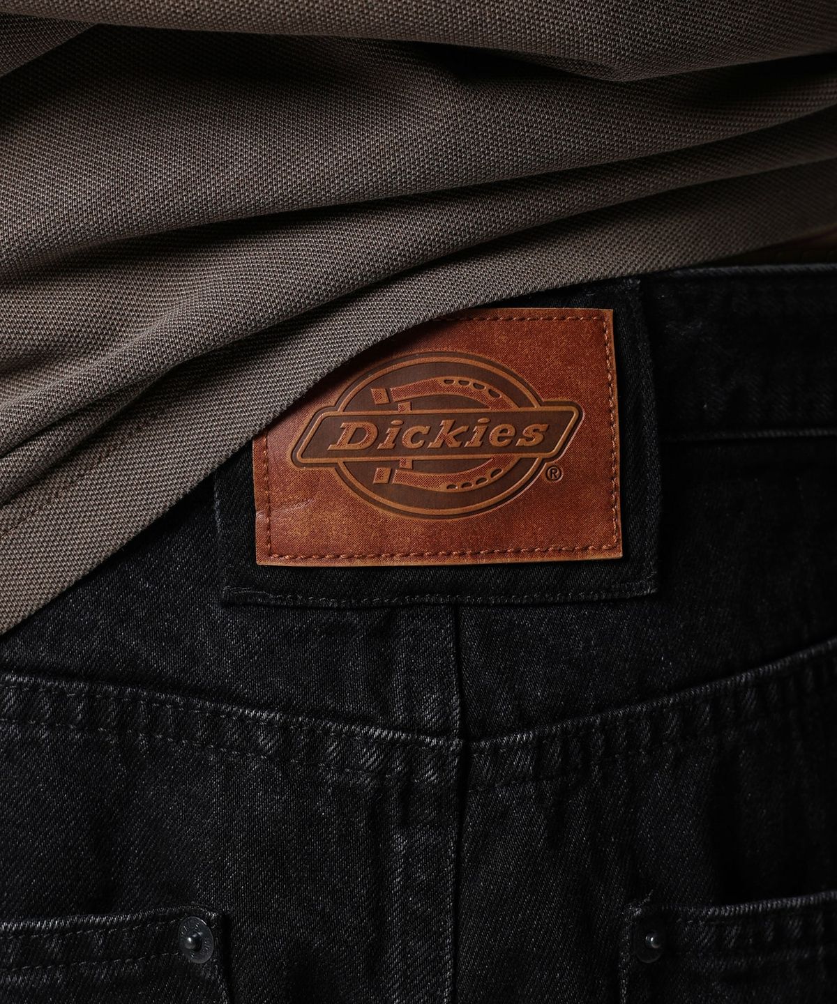 디키즈(DICKIES) 웨이브 로고 데님 쇼츠 Black Denim