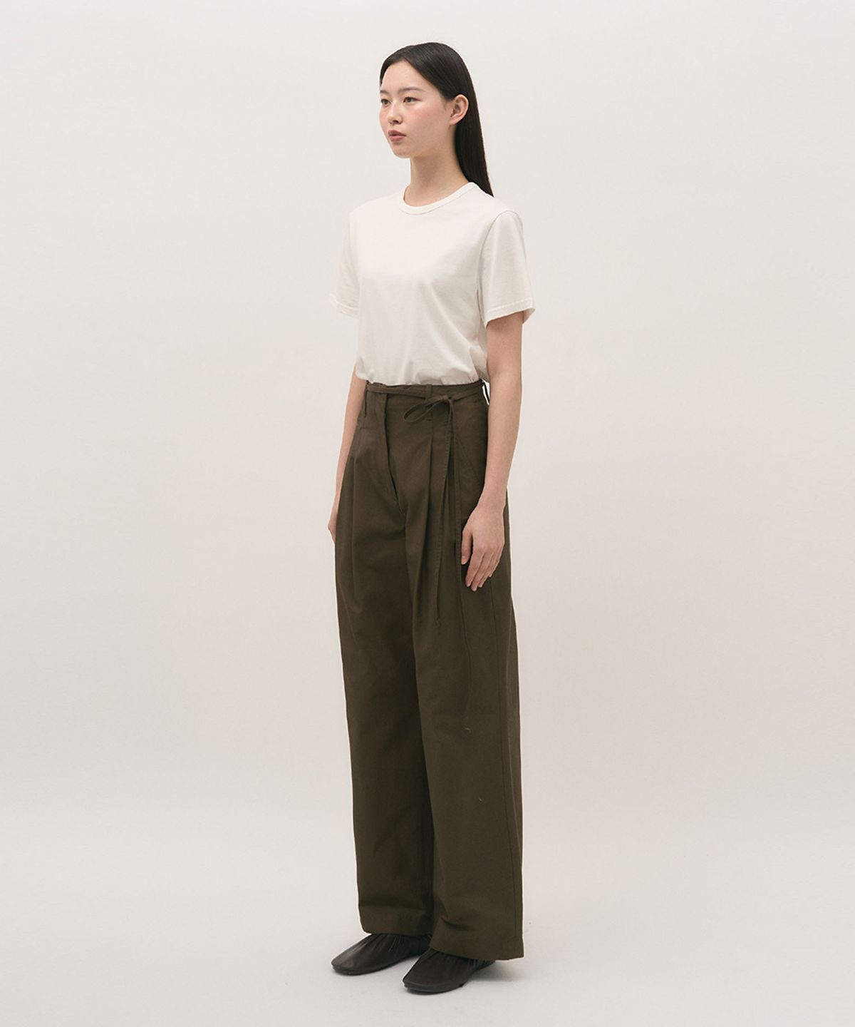 러프사이드 화이트라벨(ROUGH SIDE WHITE LABEL) 25SS Essential 1/2 T-Shirt Cloud White