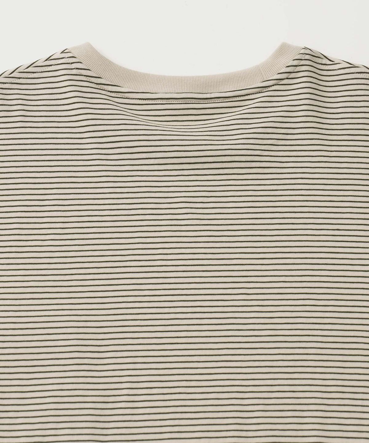 어나더 오피스(ANOTHER OFFICE) Basis Border Pocket Tee (Olive Drab)