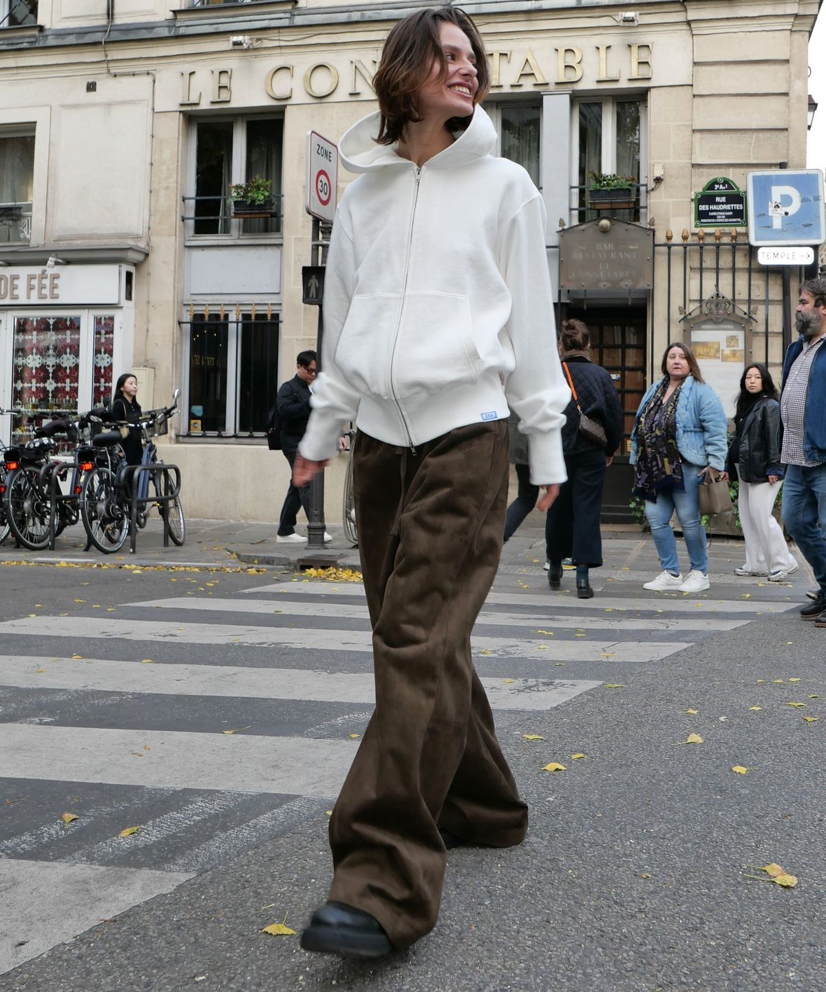 이알에이(ERA) UNISEX SUEDE EFFECT TRACK PANTS - BROWN
