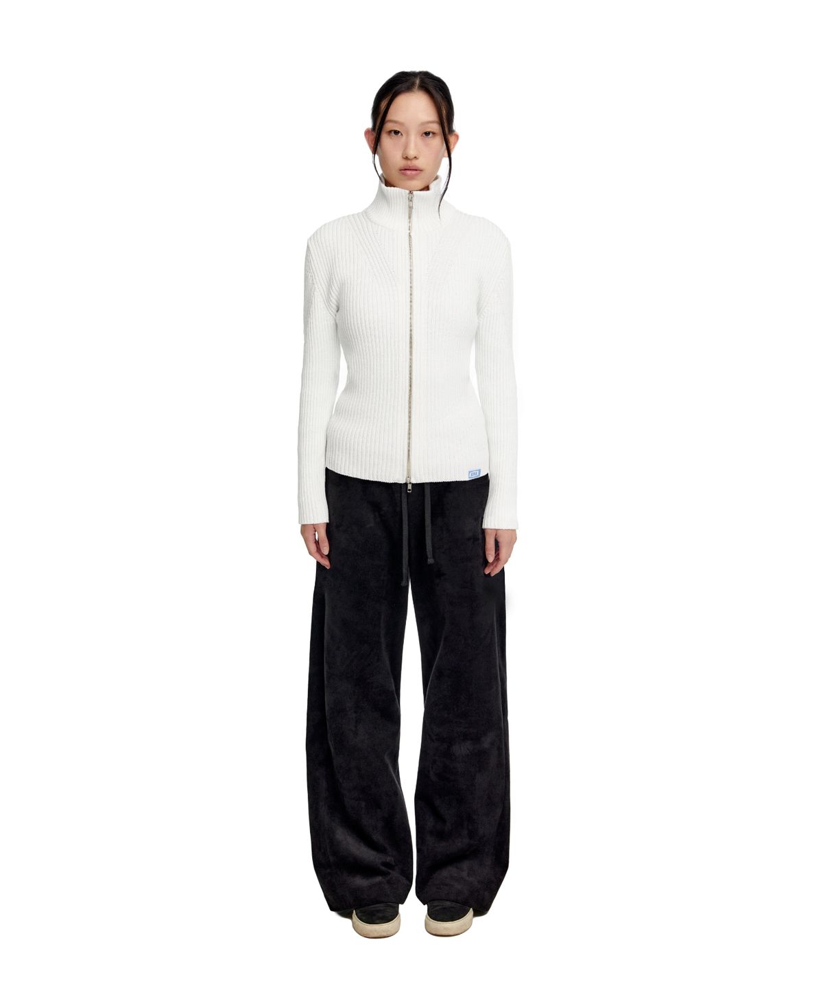 이알에이(ERA) WOMEN SLIM-FIT ZIP-UP SWEATER - WHITE