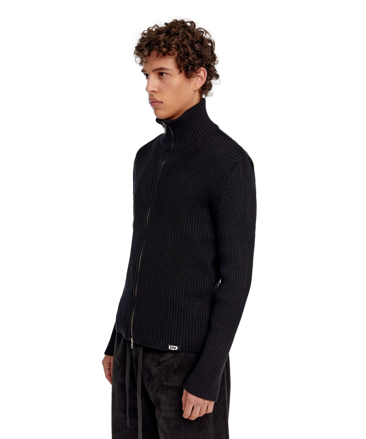 이알에이(ERA) MEN SLIM-FIT ZIP-UP SWEATER - BLACK