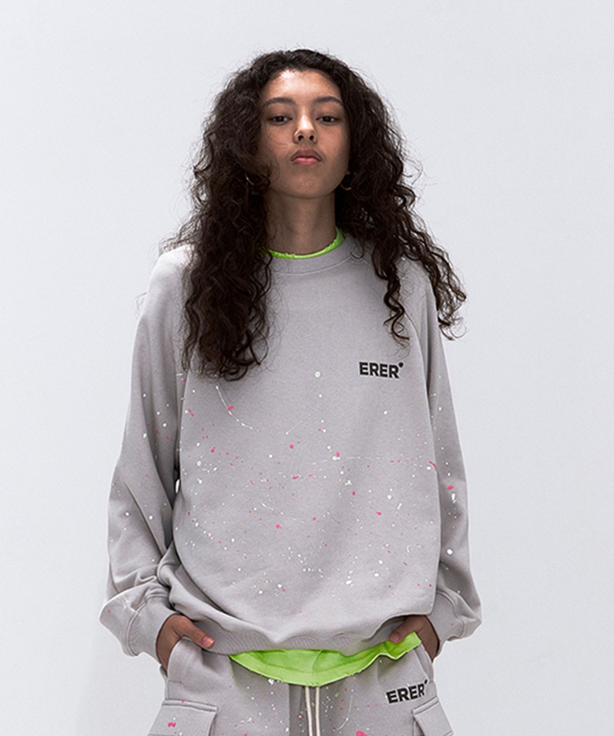 에르에르(ERER) [UN] Painting Brushstroke Sweatshirt Beige