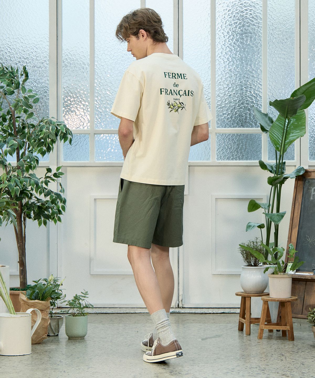 베이직하우스(BASIC HOUSE) 면20수 세미오버핏 올리브 반팔티셔츠 아이보리 LZTS3114