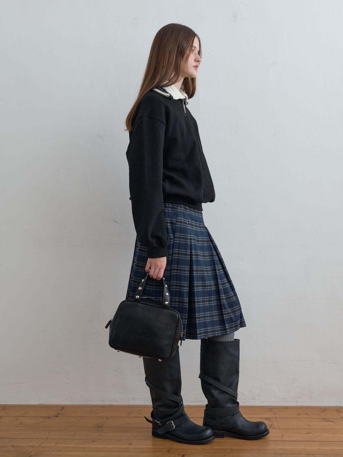 기준(KIJUN) Frame Stud Bag Black