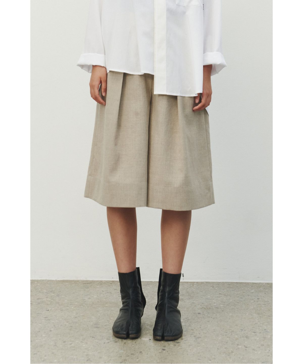 래코드(RECODE) Two Tuck Capri Pants_RQPAM25578BEX