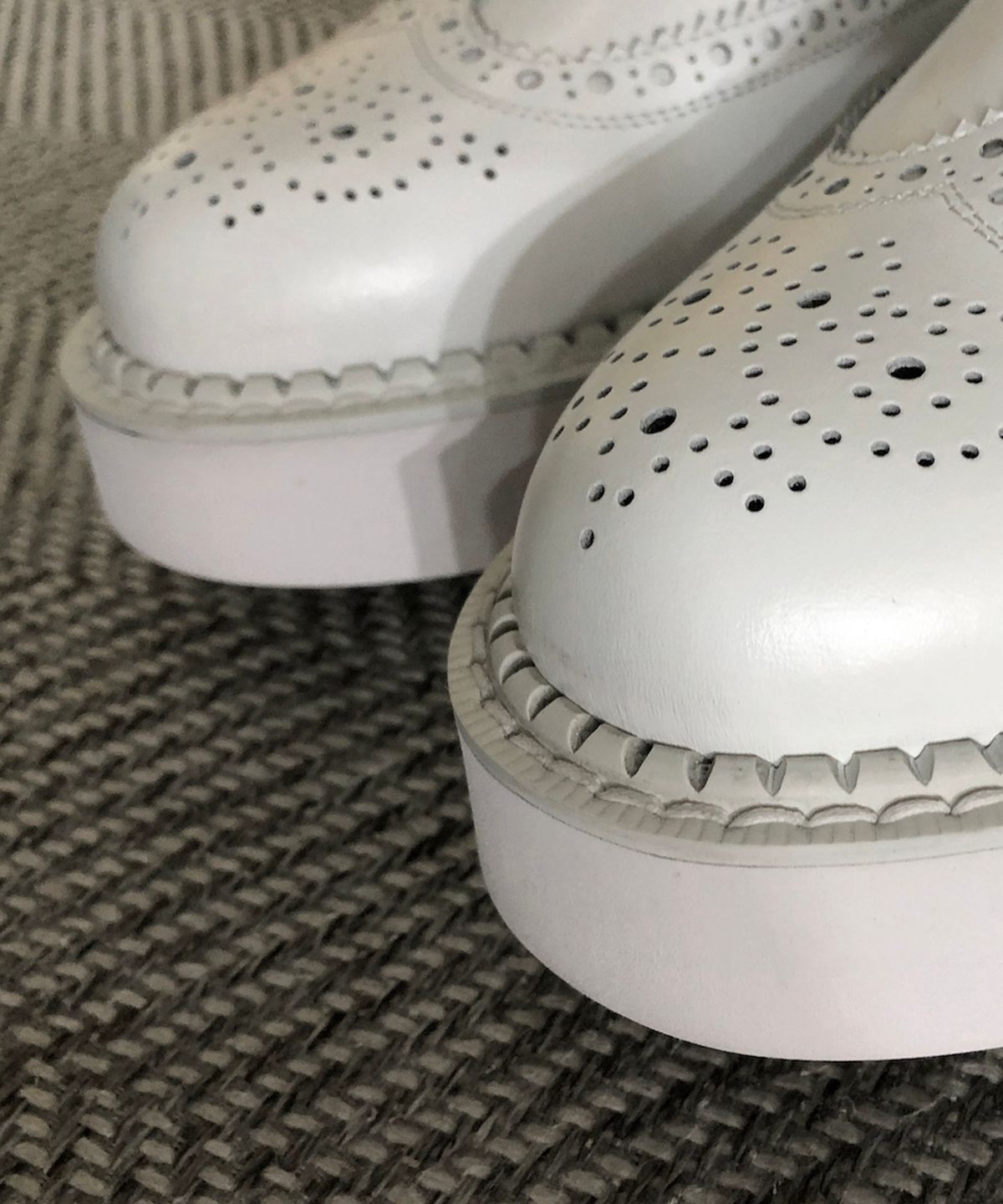 조앤슈(JOENSHOE) 로얄 윙팁 브로깅 워커 화이트