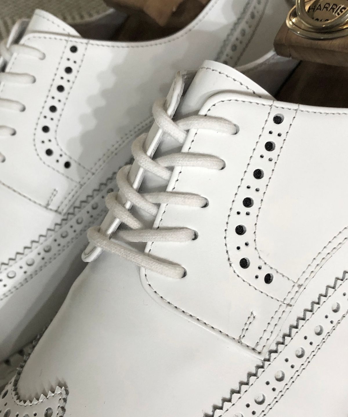 조앤슈(JOENSHOE) 로얄 윙팁 브로깅 워커 화이트