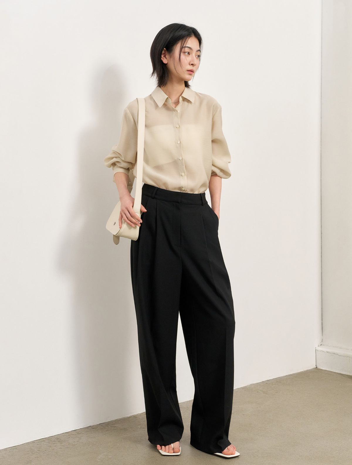 제너럴아이디어(GENERALIDEA) 카라 시어 블라우스 [BEIGE] / WBE1L03514