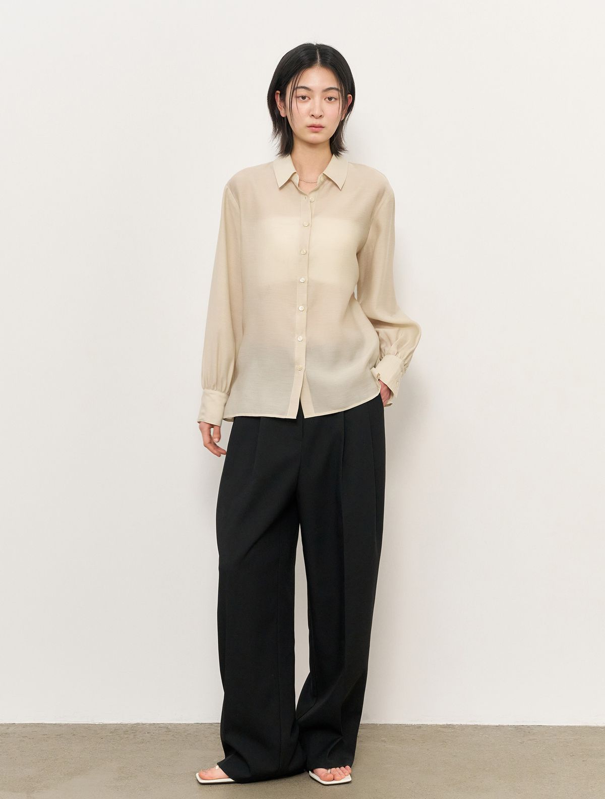 제너럴아이디어(GENERALIDEA) 카라 시어 블라우스 [BEIGE] / WBE1L03514