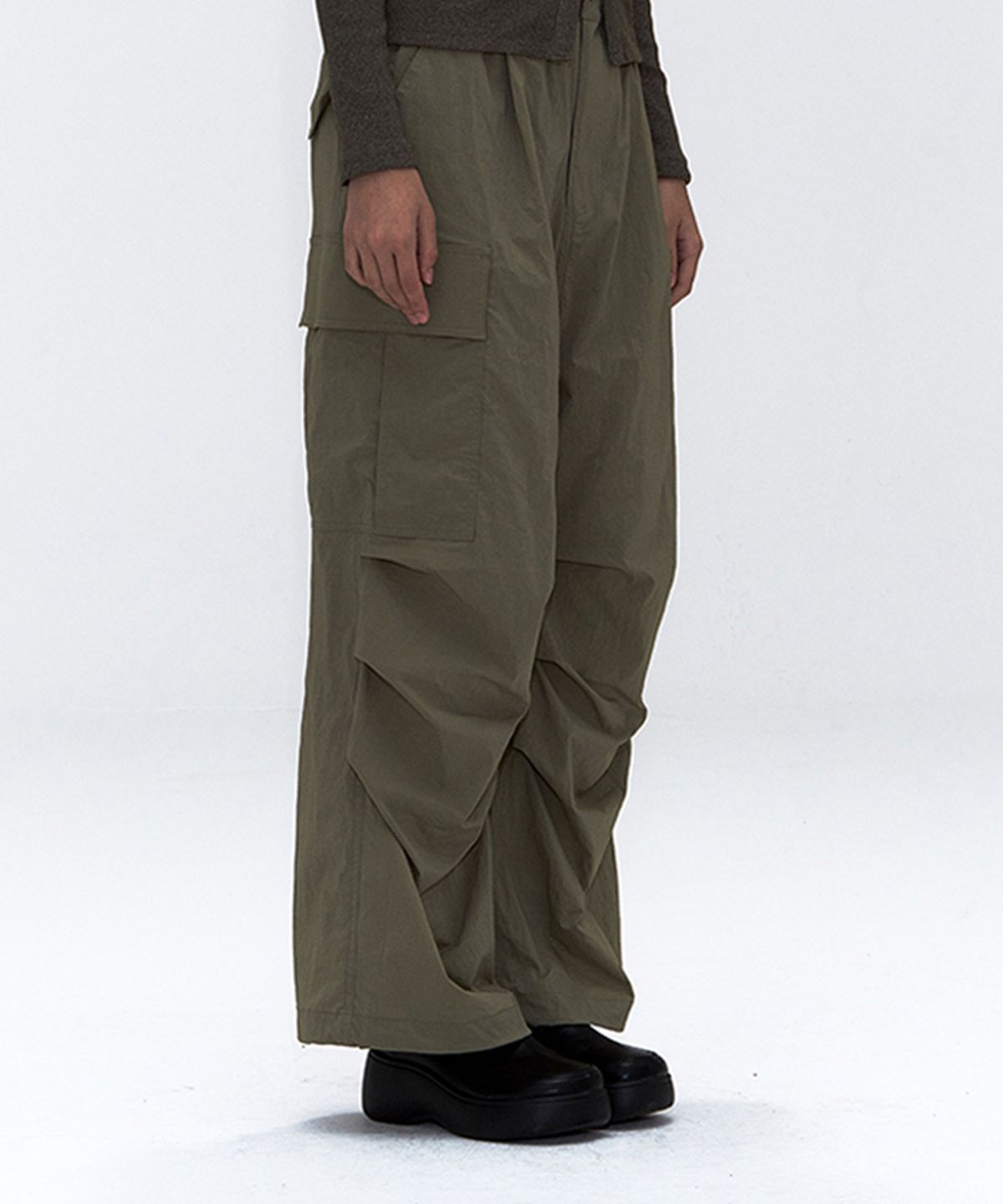 에르에르(ERER) [UN] Lightweight Nylon Carpenter Pants Khaki