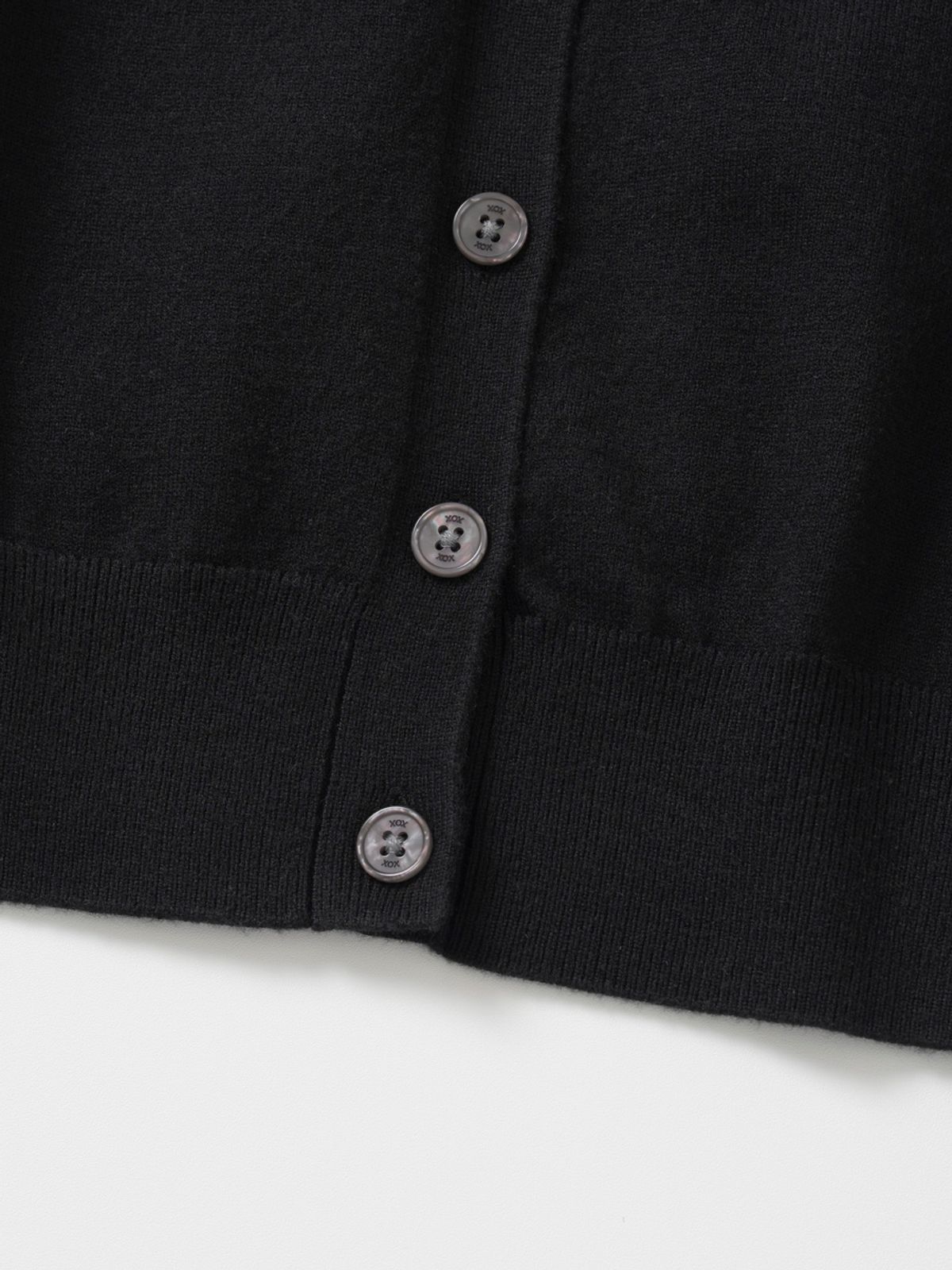 엑스오엑스(XOX) (우먼)에센셜 라운드 크롭 니트 가디건 [BLACK]