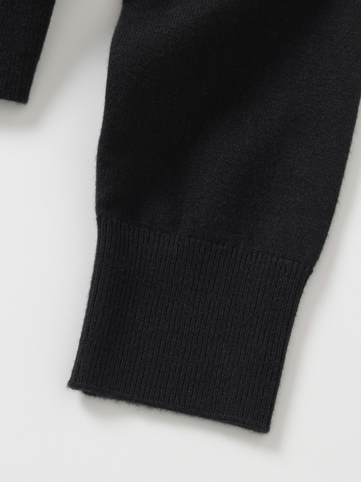 엑스오엑스(XOX) (우먼)에센셜 라운드 크롭 니트 가디건 [BLACK]