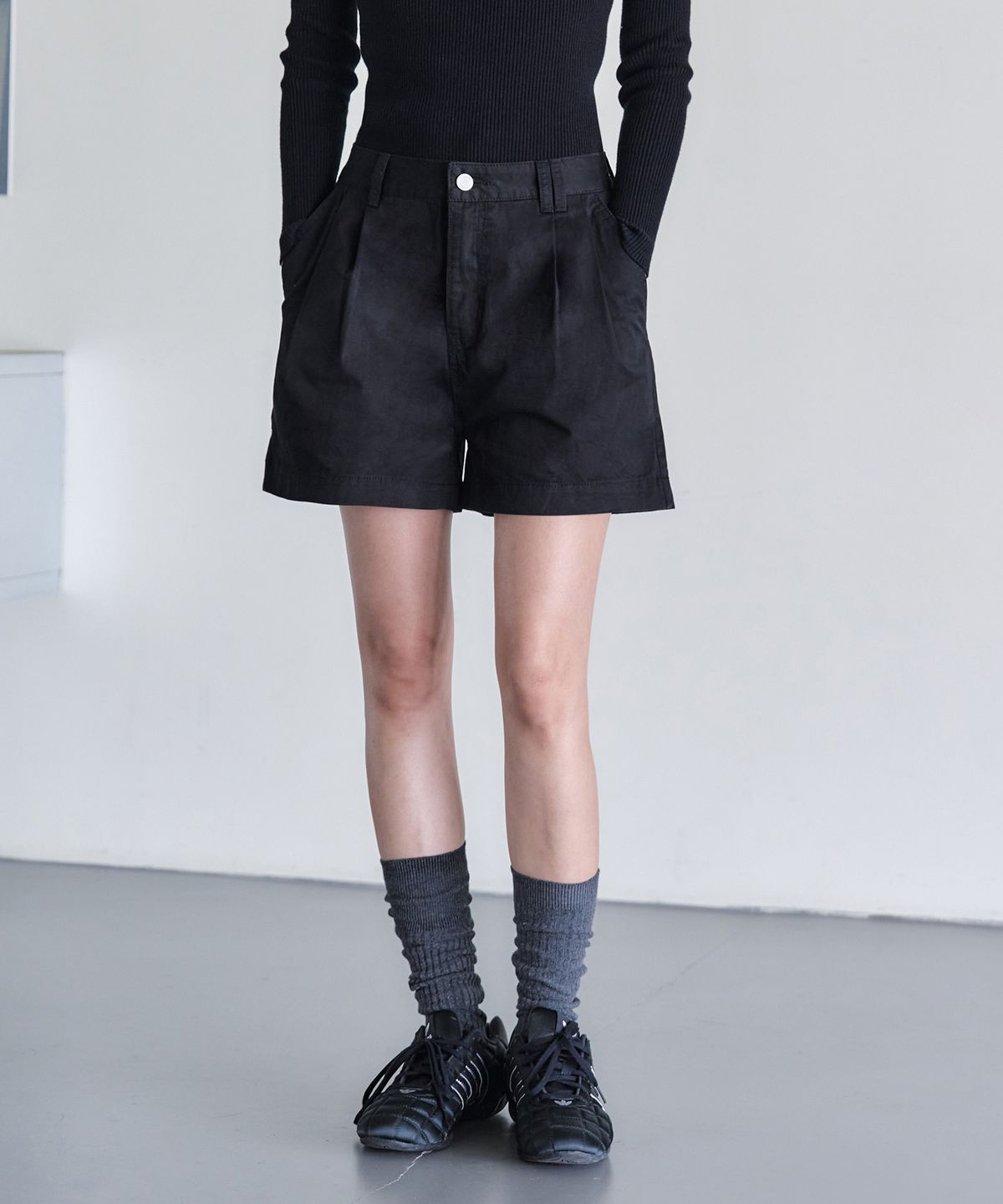 데케트 우먼(DECET WOMEN) 2Pleats Shorts DCWPT016Black