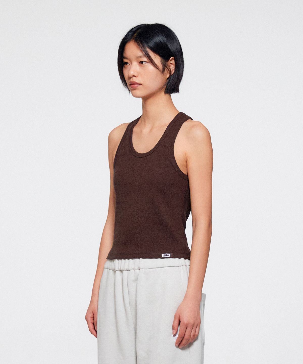 이알에이(ERA) WOMEN ERA HEAVY SLEEVELESS - BROWN