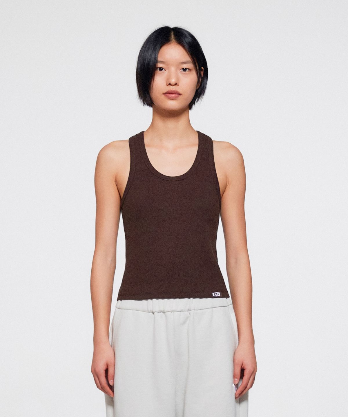 이알에이(ERA) WOMEN ERA HEAVY SLEEVELESS - BROWN