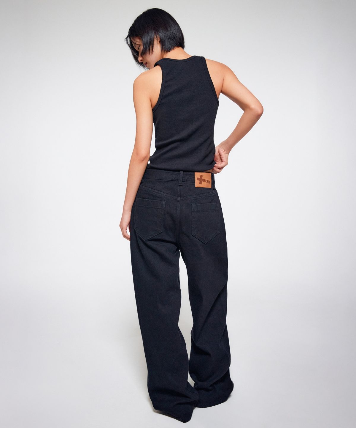 이알에이(ERA) WOMEN ERA HEAVY SLEEVELESS - BLACK