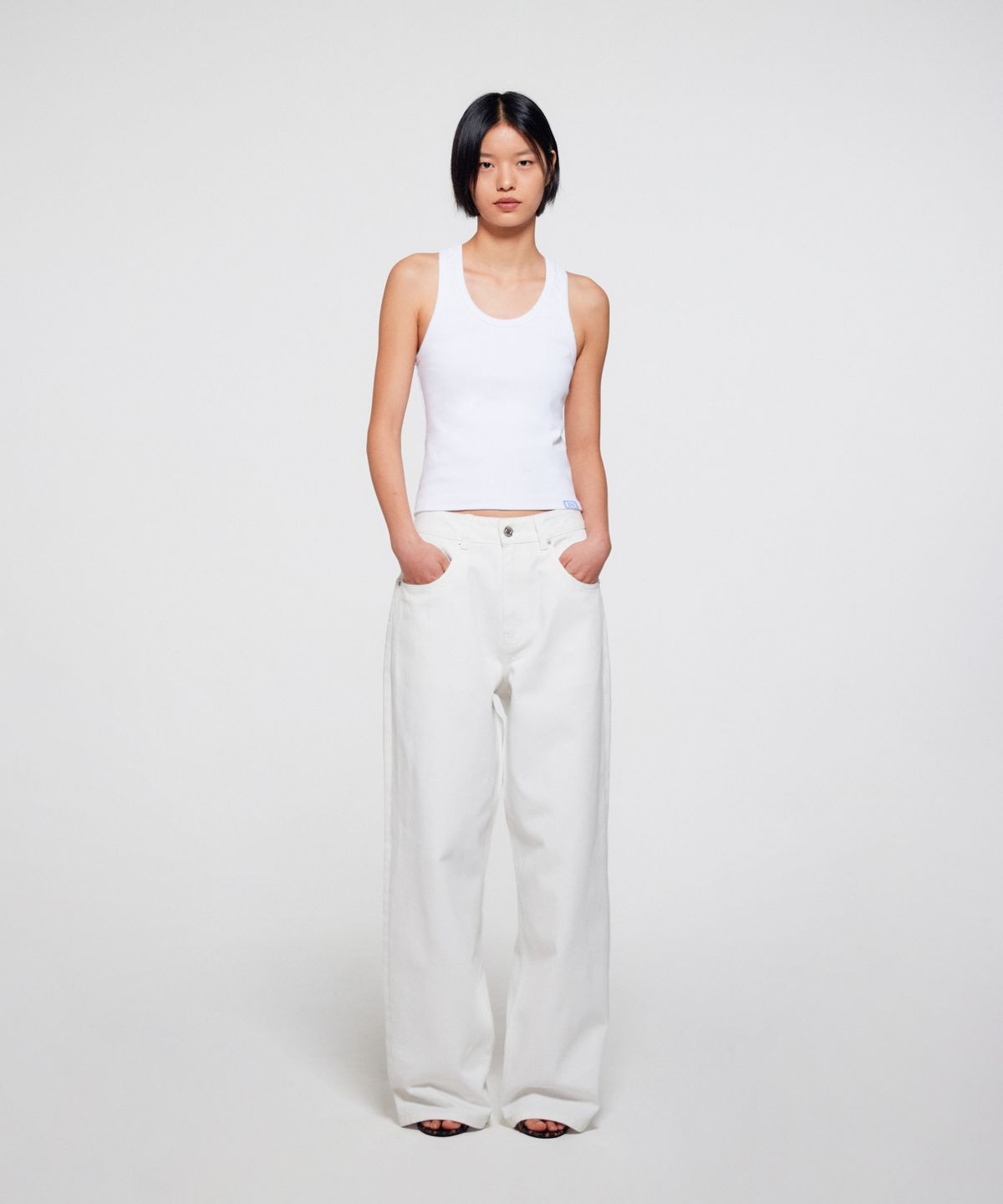이알에이(ERA) WOMEN ERA HEAVY SLEEVELESS - WHITE