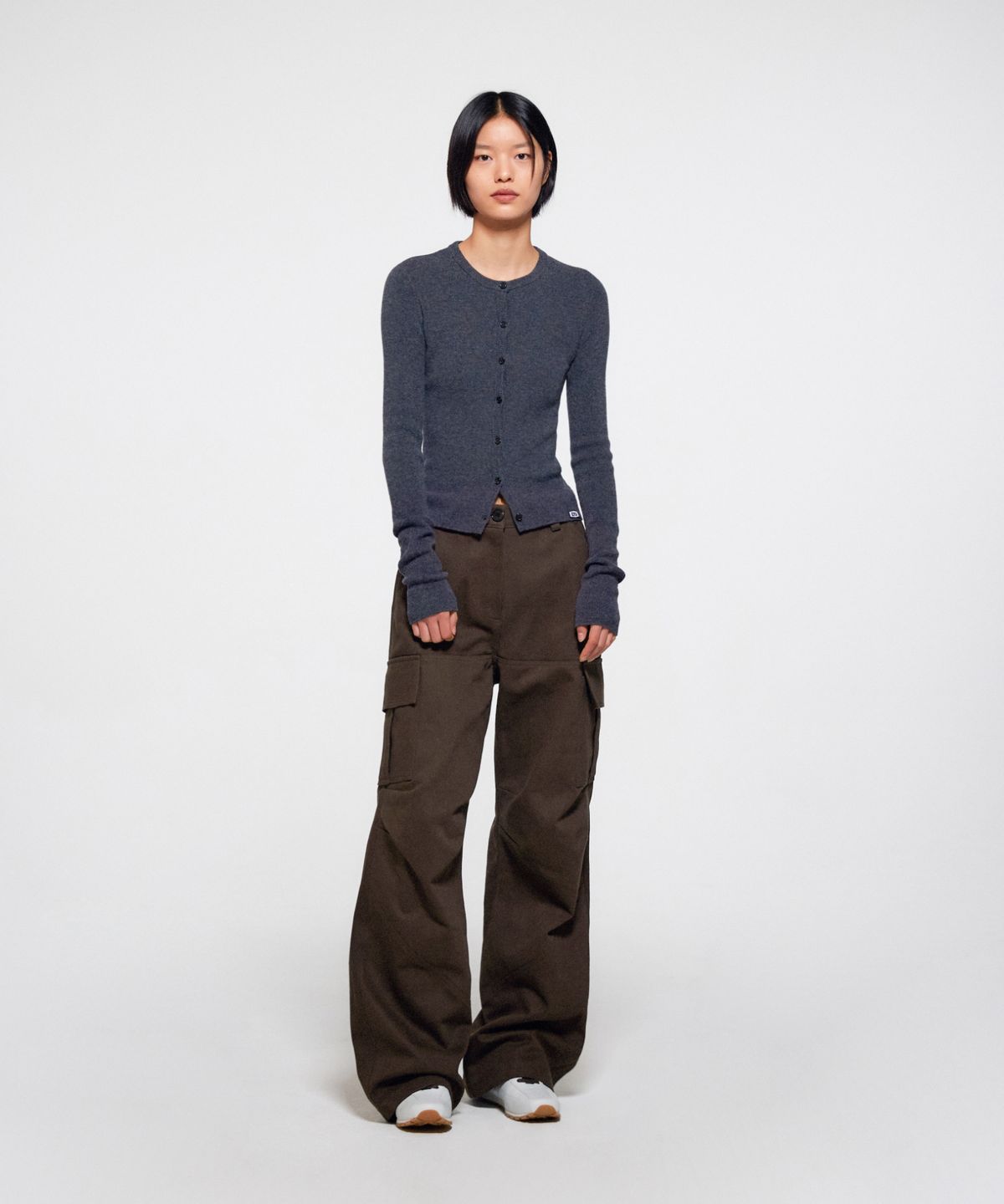이알에이(ERA) WOMEN DIAGONAL CUT CARGO PANTS - BROWN