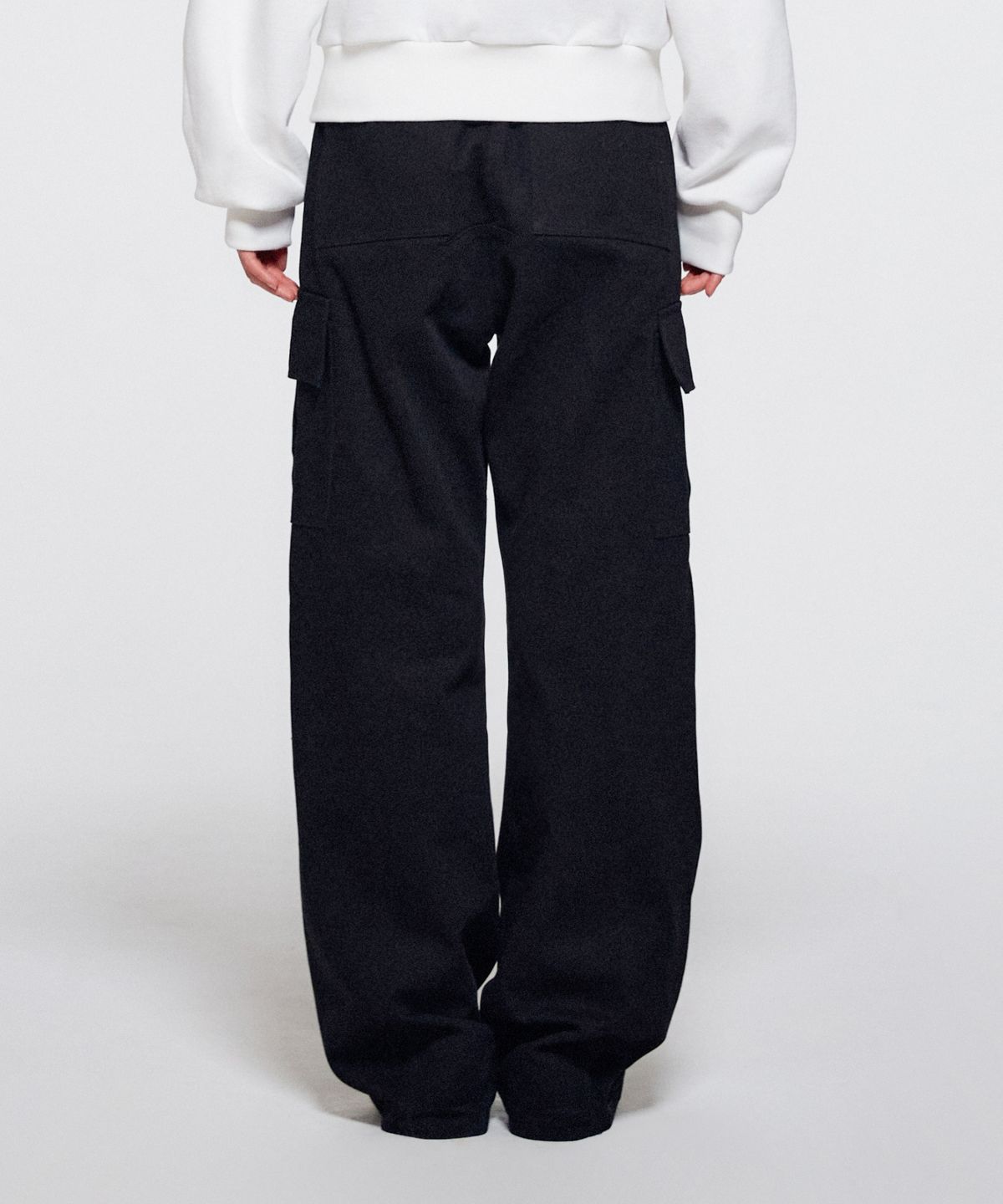 이알에이(ERA) WOMEN DIAGONAL CUT CARGO PANTS - BLACK