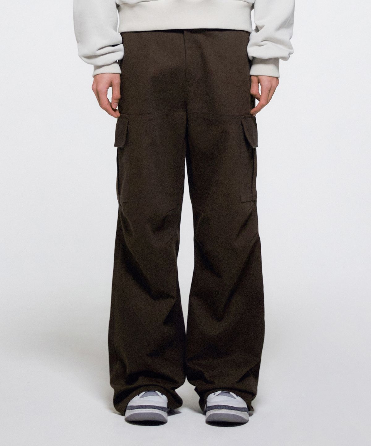 이알에이(ERA) MEN DIAGONAL CUT CARGO PANTS - BROWN
